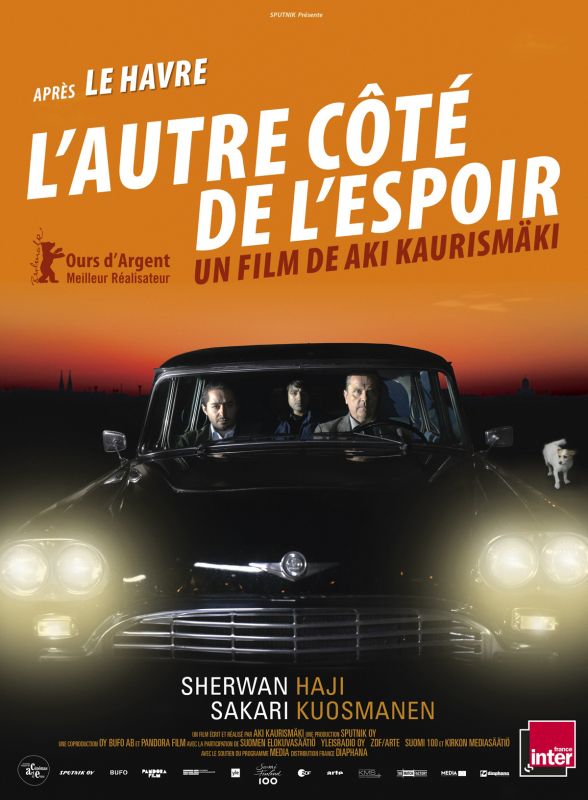 Affiche du film Lautre côté de lespoir (2017) de Aki Kaurismäki. Voir Lautre côté de lespoir en streaming / torrent sur meilleurs-films.fr